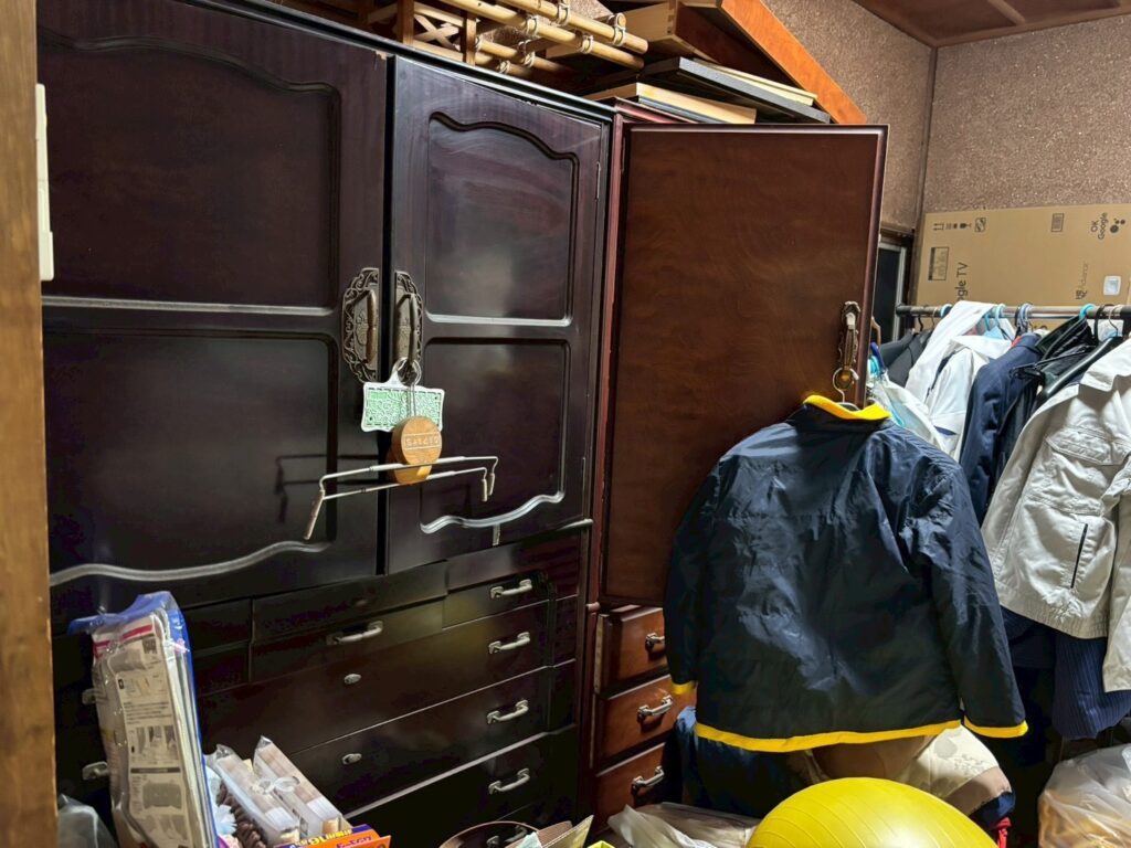 【中野区】遠方から当日対応で単身マンションの遺品整理を完了した事例
