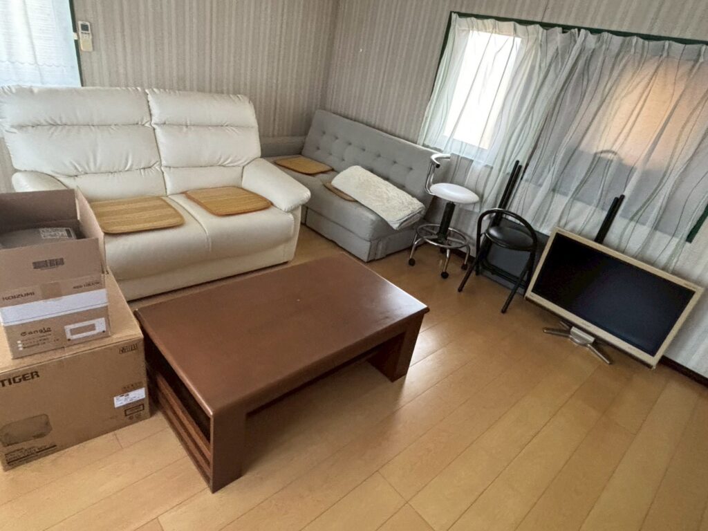 【世田谷区】一軒家2階建てを不動産売却前に遺品整理・家財処分した事例