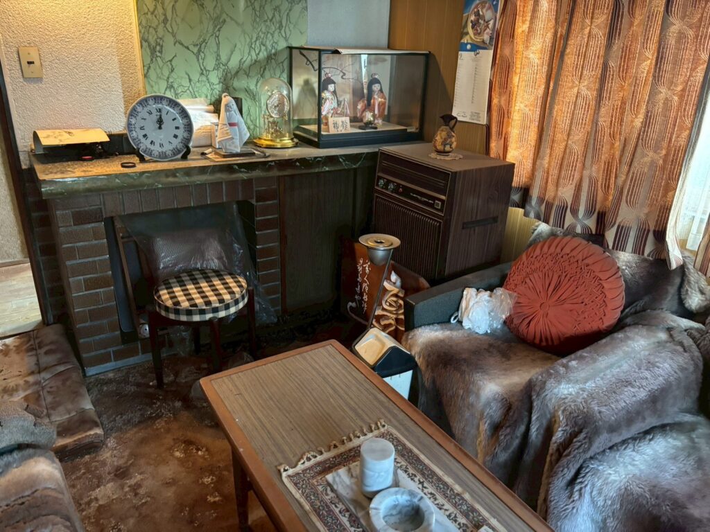 【荒川区】公団住宅2DKの遺品整理・家財一式を丁寧に処分した事例